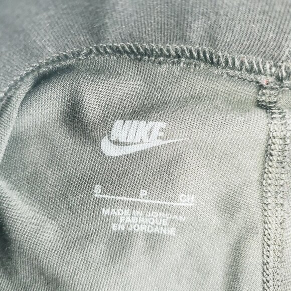 Nike Women's Sportswear Essential High-Waisted Leggings Size S Black CZ8528 NWOT - Picture 2 of 10